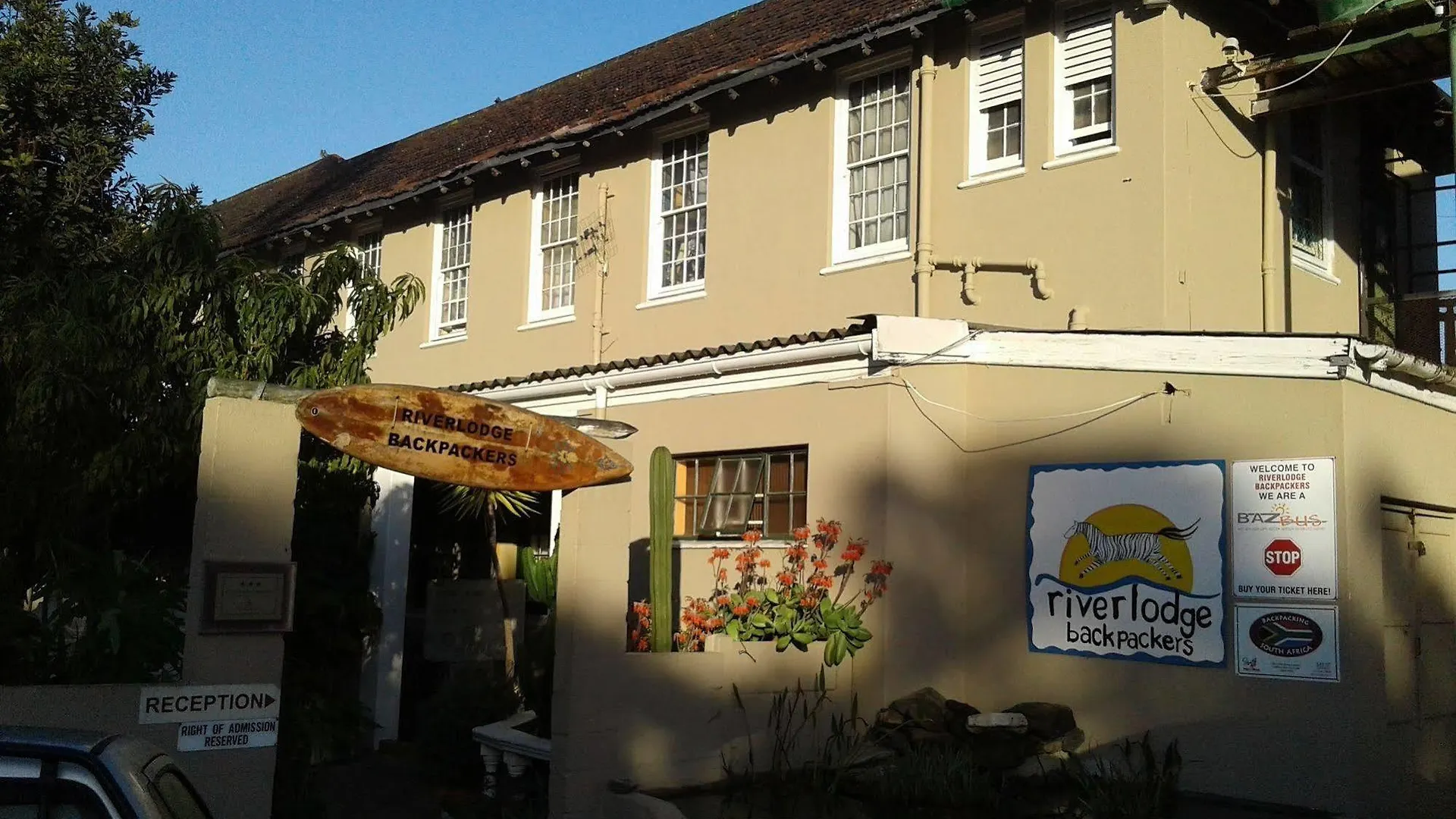 Riverlodge Backpackers contacts